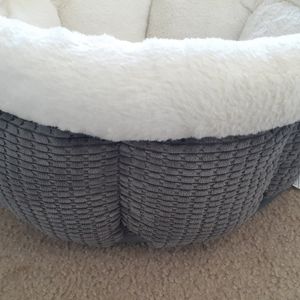 Round Dog Bed, Gray and White